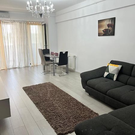 The Bliss Apartment Ramnicu Valcea Exterior photo
